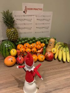 elf on the shelf fruit choir